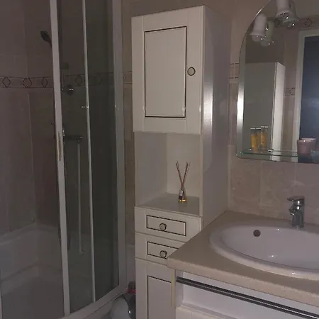 Center Apartment *